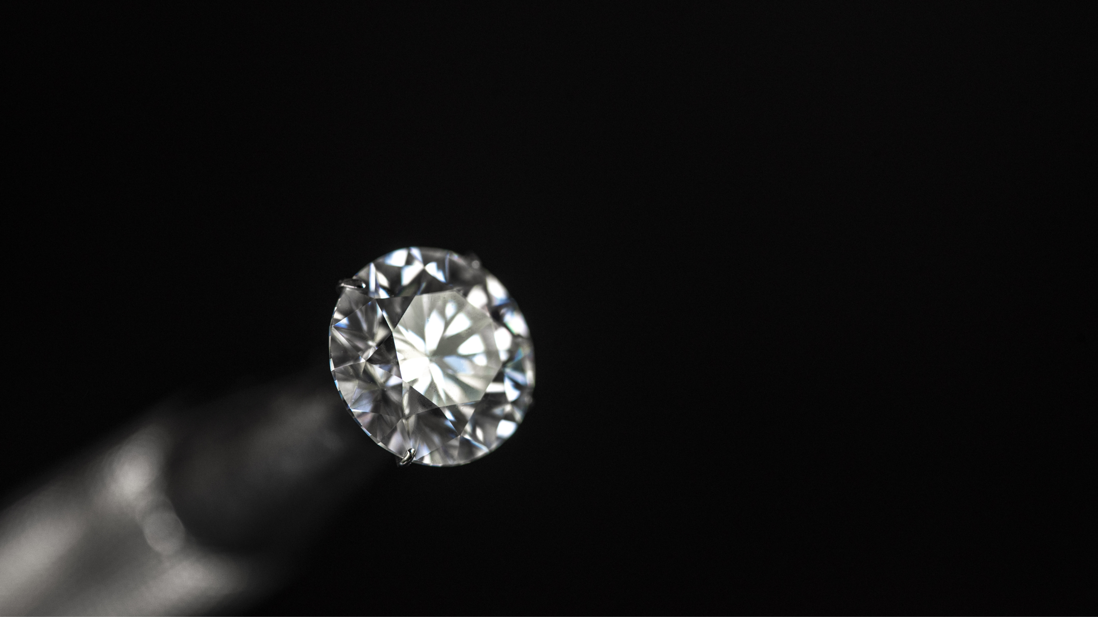 How To Tell The Difference Between Crystal And Diamond – Mervis Diamond  Importers